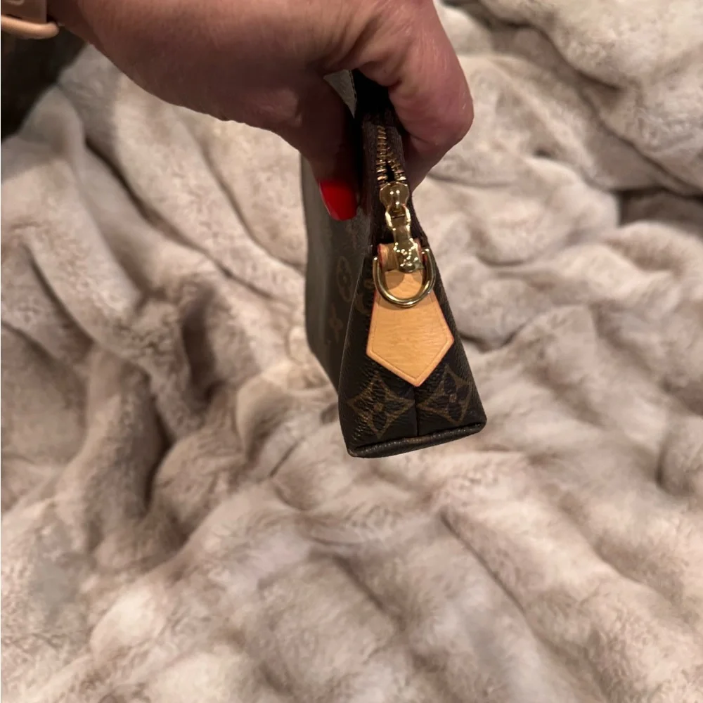 Louis Vuitton Brown and Tan Monogram Clutch - Picture 4 of 6